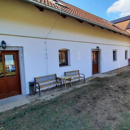 Venkovský dům Podkroví V Jihočeském Statku *