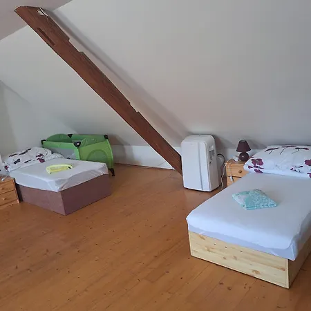 Podkroví V Jihočeském Statku Venkovský dům Nemejice