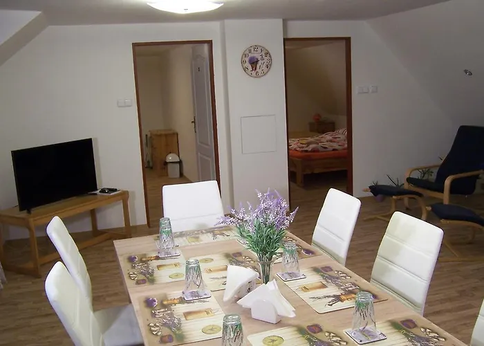 Venkovský dům Podkroví V Jihočeském Statku Nemejice
